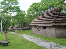 ユーカㇻの里アイヌ生活資料館
（のぼりべつクマ牧場）